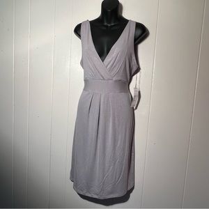 NWT. Figure Flattering Grey Dress. Size M. Soft T-Shirt Fabric.